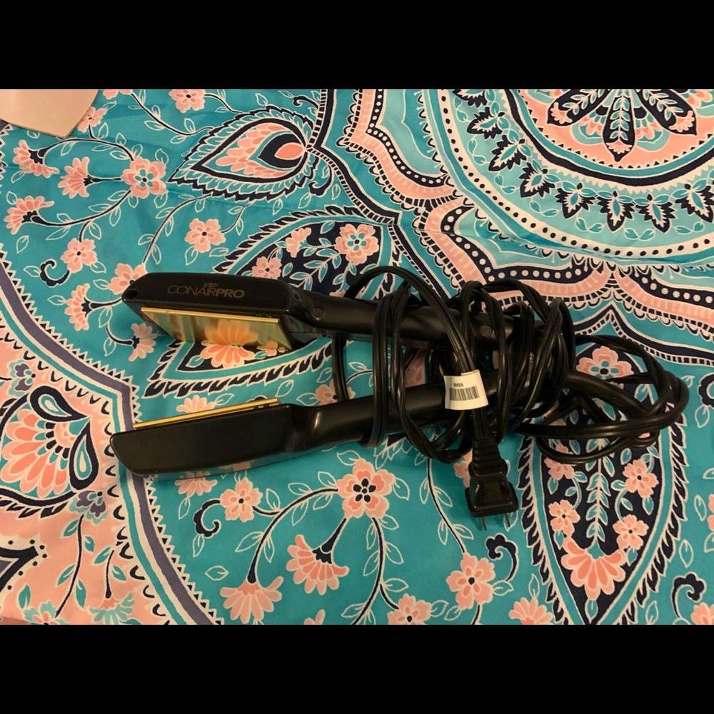 Conair pro hair straightener